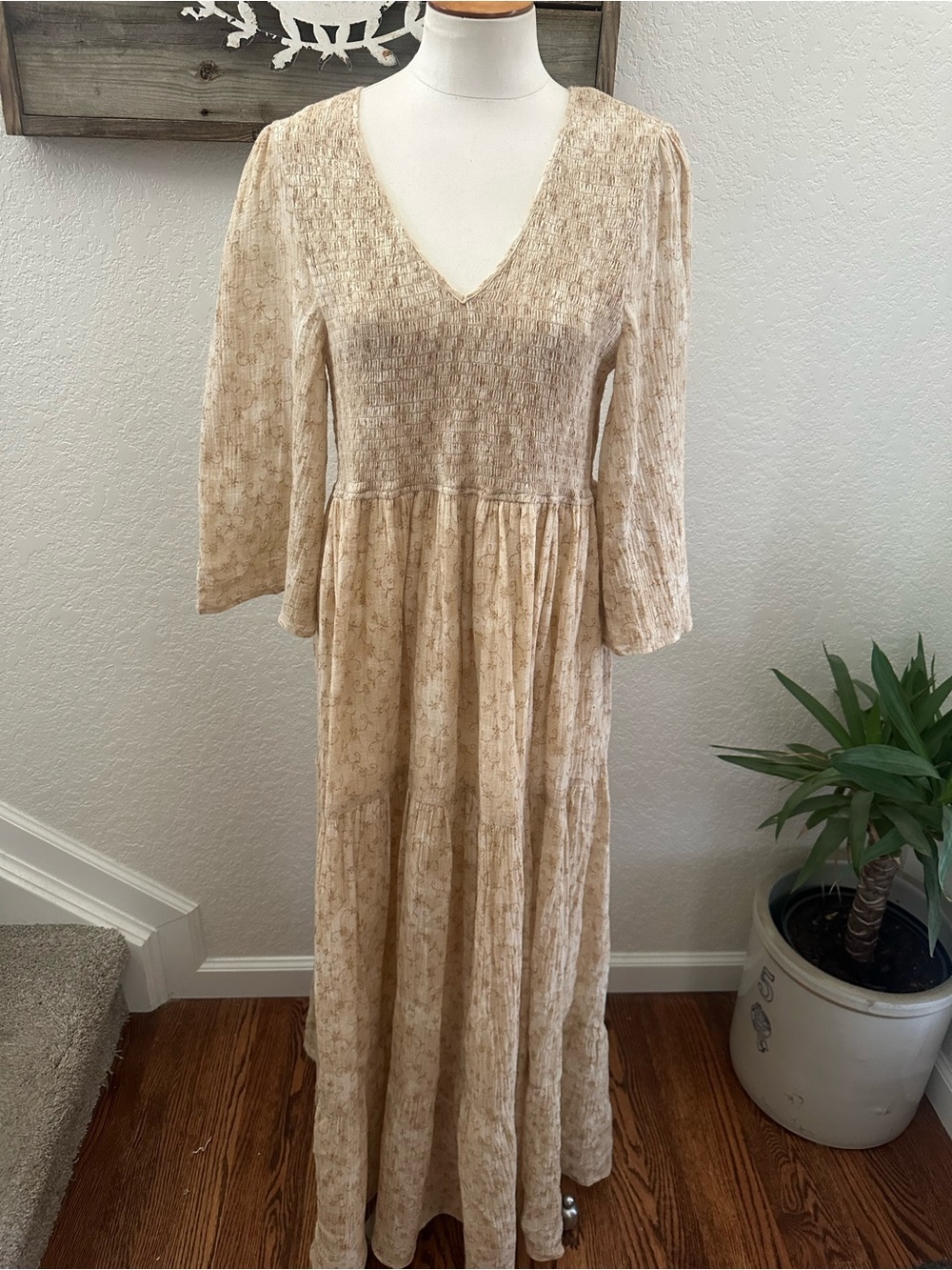 Christy Dawn Basil floral beige tiered maxi dress smocked bodice size Large
